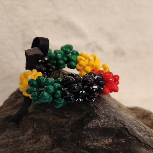 Colorful Shell Bracelet - NWOT - Picture 1 of 4